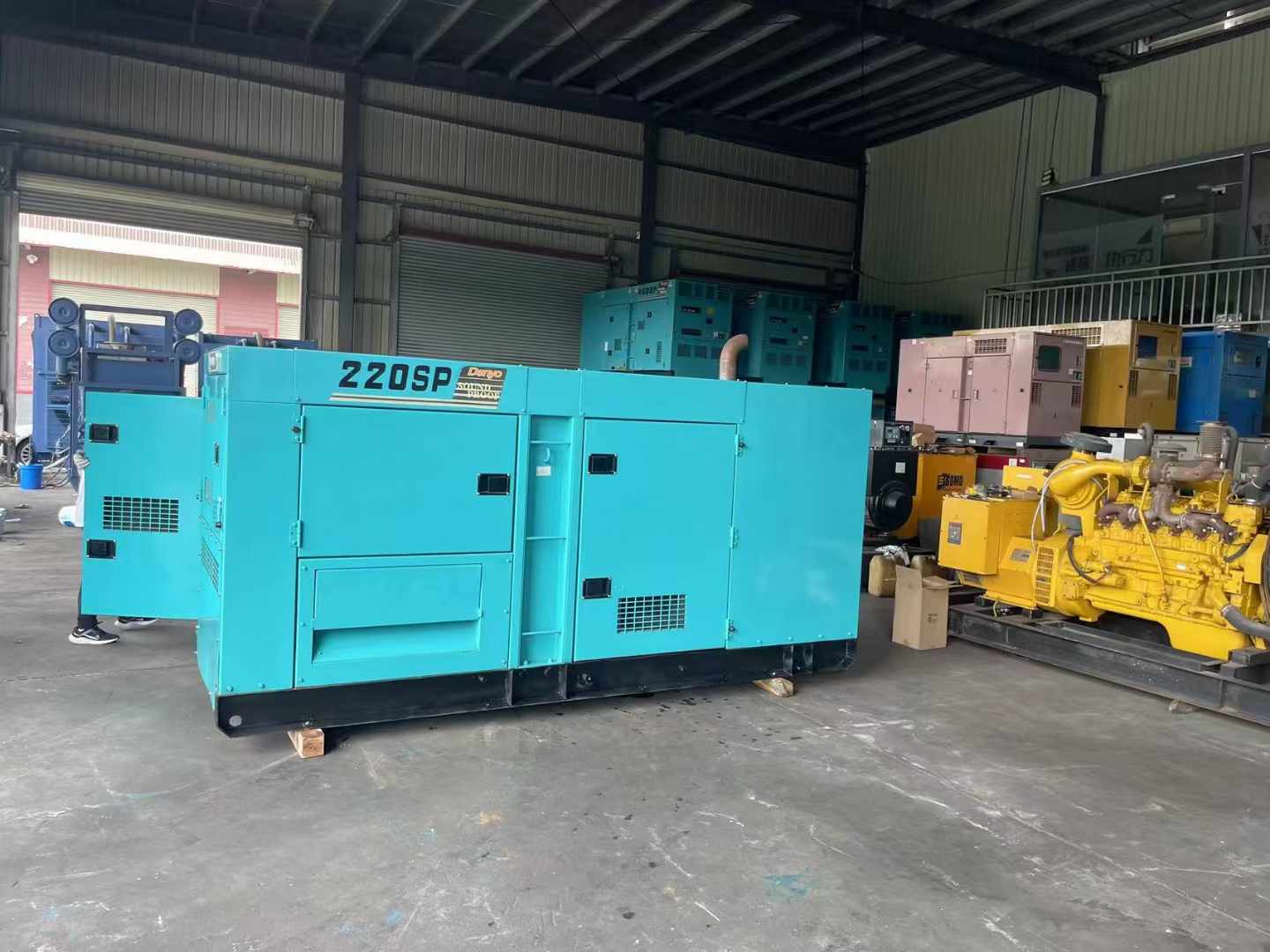 靖州柴油发电机组长期不间断运行时，如何监控其温度和压力？