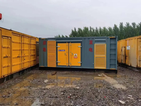 靖州柴油发电机如何判断干式空气滤清器是否需要更换？